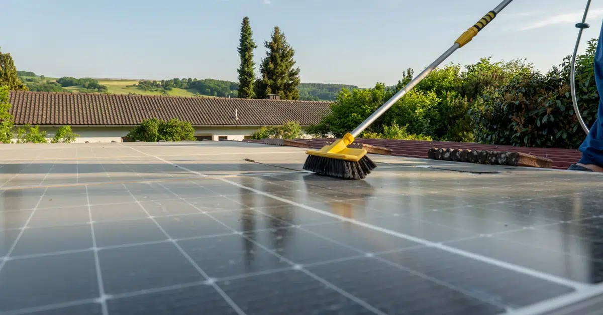 solar panel cleaning brush - mistakes to avoid when choosing a solar panel cleaning solution